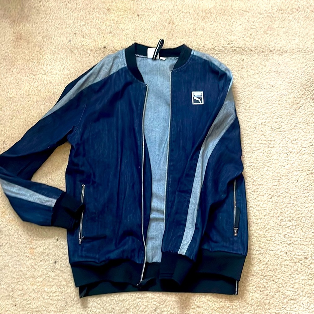 Lightweight denim jacket.